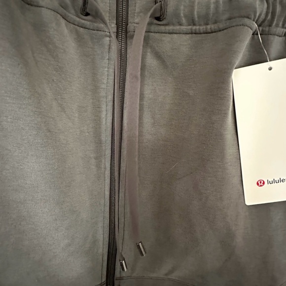 Lululemon Cinch-Waist Softstreme Jacket (Graphite Grey, 8) - Picture 6 of 10
